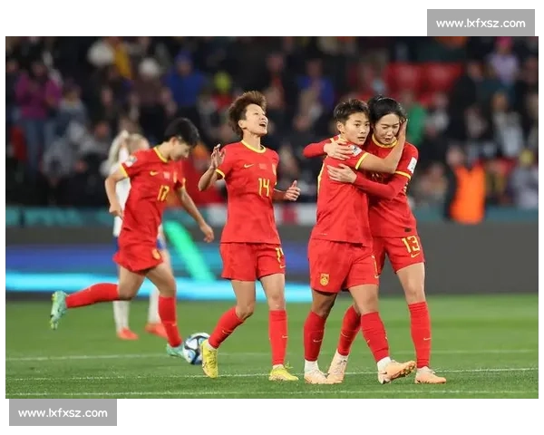 中国女足热身赛 3-0 青岛西海岸女足 王霜领衔锋线建功 新战术初见成效 中国女足热身赛 3-0 青岛西海岸女足 王霜领衔锋线建功 新战术初见成效